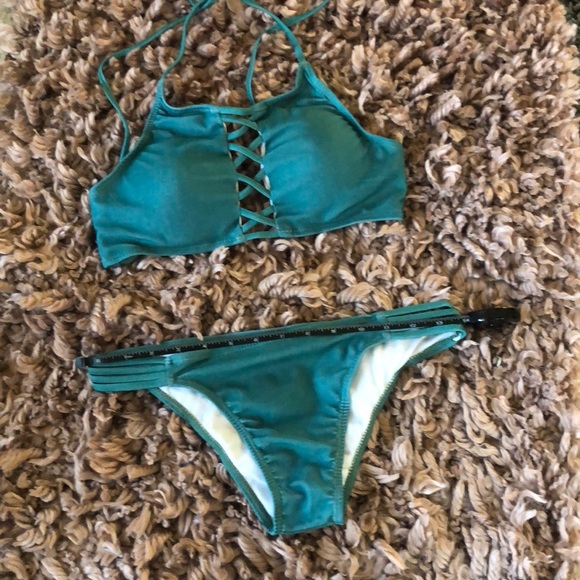 Emerald Bikini!! - Picture 3 of 5